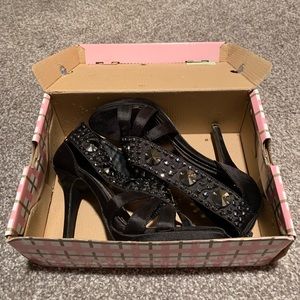 Women’s open toe black dressy heals